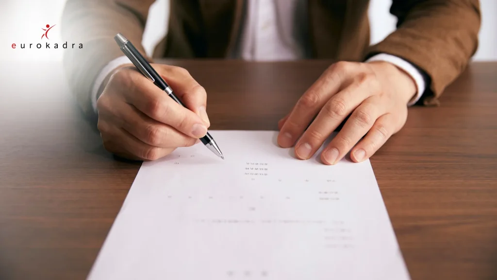 Temporary employment contract and employment contract 